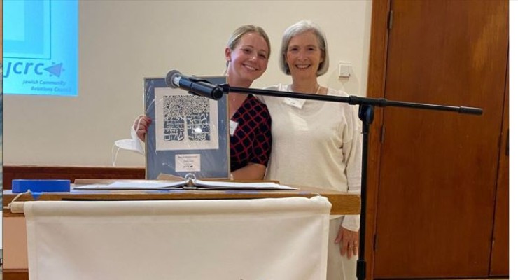 Emily Levine receiving the Nancy K. Kaufman Volunteer Leadership award