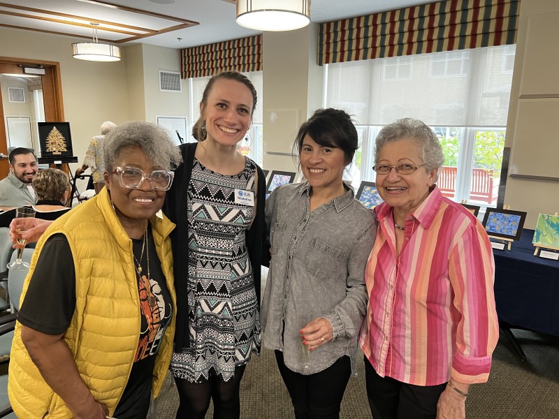 2Life_residents_and_staff